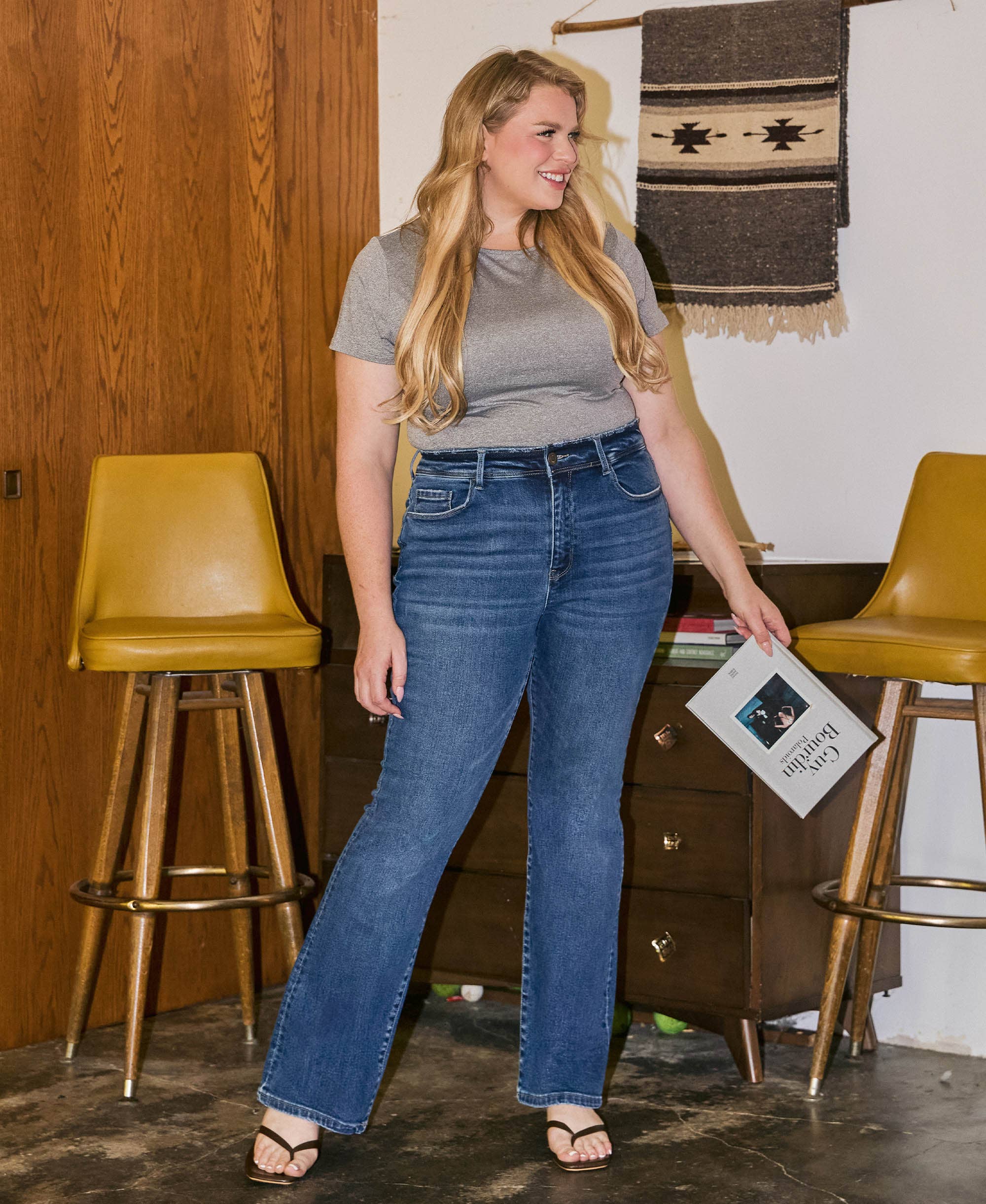 PLUS MID RISE SEAMLESS WAISTBAND BOOTCUT JEANS